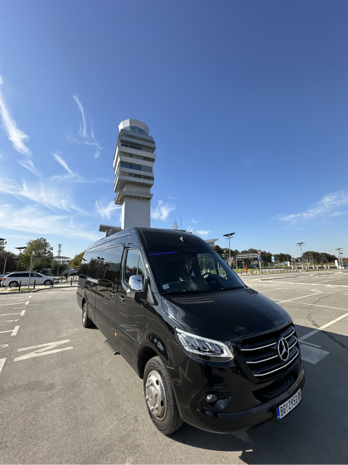 Mercedes E klasa slikana od ispred