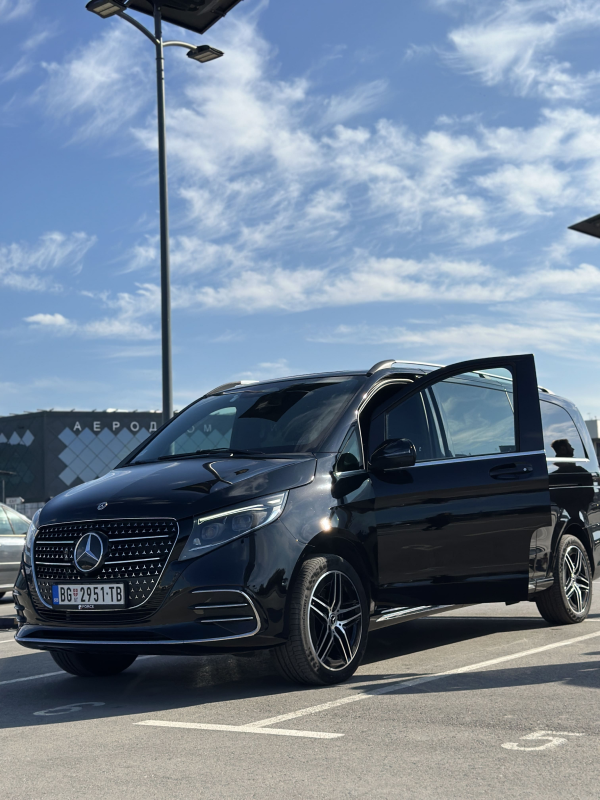 Mercedes E klasa od ispred slikana